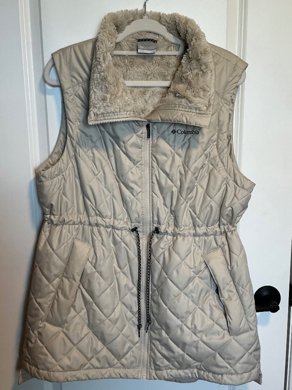 Women’s Columbia faux fur lined vest with cinch waist, XL
